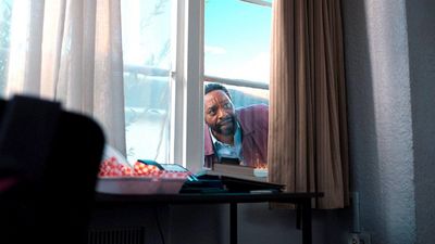 Clark (Chiwetel Ejiofor) zweifelt an seinem Verstand