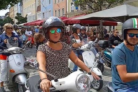 Vespa steht für „la dolce vita“, für Sommer, Sonne, Jugend und italienischen Charme