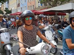 Vespa steht für „la dolce vita“, für Sommer, Sonne, Jugend und italienischen Charme Vespa steht für „la dolce vita“, für Sommer, Sonne, Jugend und italienischen Charme