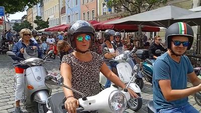 Vespa steht für „la dolce vita“, für Sommer, Sonne, Jugend und italienischen Charme