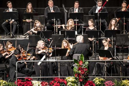 Das Ambassade Orchester Wien verzaubert in St. Anton am Arlberg beim alljährlichen Arlberger Neujahrskonzert am 3. Januar 2024 mit Klassik auf hohem Niveau