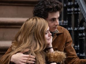Die semi-fiktive Sylvie Russo (Elle Fanning, l.) wurde der historischen Dylan-Freundin Suze Rotolo nachempfunden Die semi-fiktive Sylvie Russo (Elle Fanning, l.) wurde der historischen Dylan-Freundin Suze Rotolo nachempfunden