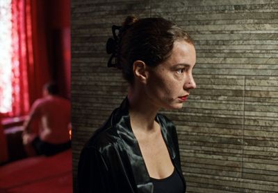 Kika (Manon Clavel) etabliert sich als Domina