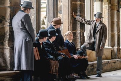 Katharine Hilbery (Haley Bennett) hat es geschafft, zur Aufnahmeprüfung in Cambridge geladen zu werden