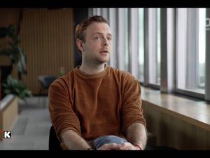 Jan Peters von Correctiv läßt sich für seine Lügen weiter Feiern
