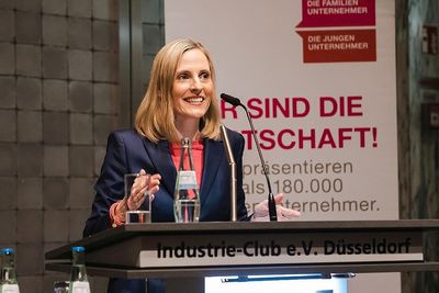 Marie-Christine Ostermann fordert Stärkung der Wettbewerbsfähigkeit 