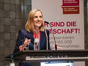 Marie-Christine Ostermann fordert Stärkung der Wettbewerbsfähigkeit Marie-Christine Ostermann fordert Stärkung der Wettbewerbsfähigkeit