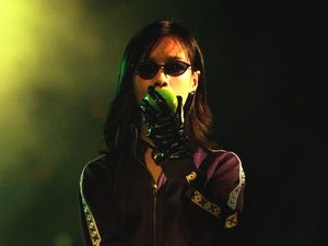 Tai Zhaomei (Gengxi Lee) wartet auf das neue Millenium Tai Zhaomei (Gengxi Lee) wartet auf das neue Millenium