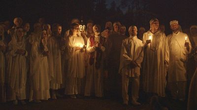 Nächtliches gemeinsames Singen von Gläubigen in der Sonnenstadt