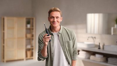 Matthias Schweighöfer ist einer der beliebtesten deutschen Schauspieler:innen und beliebtes Markentestimonial