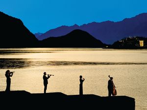 Und so präsentiert sich die Veranstaltungsreihe wieder einmal als hochkarätiges Crossover. Barockmusik und Indie-Pop, Klassik und Jazz - das alles ist beim musikalischen Stelldichein am Lago Maggiore Und so präsentiert sich die Veranstaltungsreihe wieder einmal als hochkarätiges Crossover. Barockmusik und Indie-Pop, Klassik und Jazz - das alles ist beim musikalischen Stelldichein am Lago Maggiore