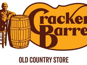 Was ist pasiert? Die amerikanische Restaurantkette Cracker Barrel hat ihr Logo modernisiert und dafür heftige Kritik bekommen Was ist pasiert? Die amerikanische Restaurantkette Cracker Barrel hat ihr Logo modernisiert und dafür heftige Kritik bekommen