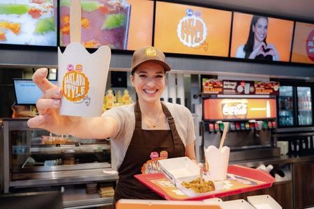 Sally von "Sallys Welt" präsentiert ihre Burger King-Desserts