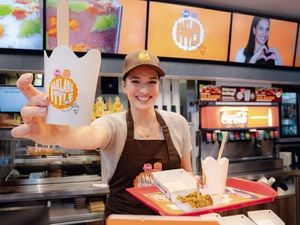 Sally von "Sallys Welt" präsentiert ihre Burger King-Desserts Sally von "Sallys Welt" präsentiert ihre Burger King-Desserts