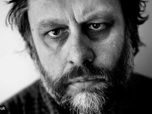 Slavoj Žižek sorgt mit Eröffnungsrede zu Israel und Palästina für Tumult Slavoj Žižek sorgt mit Eröffnungsrede zu Israel und Palästina für Tumult