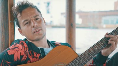 Alexander Knappe gibt Fans ein ganz besonderes Weihnachtsgeschenk
