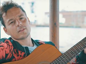 Alexander Knappe gibt Fans ein ganz besonderes Weihnachtsgeschenk Alexander Knappe gibt Fans ein ganz besonderes Weihnachtsgeschenk