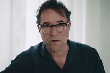 Filmstar Jan Josef Liefers steht in seinem neuen Film „Alter weißer Mann“ als „Heinz Hellmich“ vor der Kamera, der kein alter weißer Mann sein will
