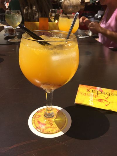 Ein Rum mit Orangensaft