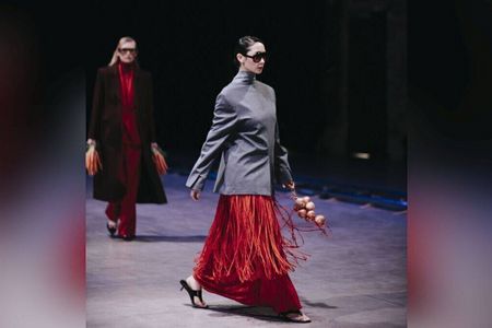 Zwiebeln, Lauch und Zitronen als Fashion-Accessoire