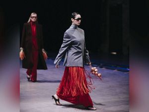 Zwiebeln, Lauch und Zitronen als Fashion-Accessoire Zwiebeln, Lauch und Zitronen als Fashion-Accessoire
