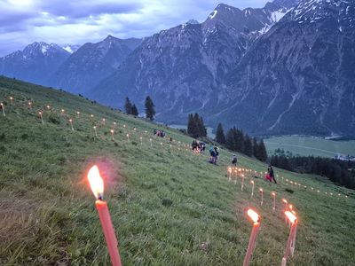 Herz-Jesu-Feuer-Vorbereitung im Tiroler Lechtal 