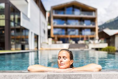 Hotel Weisses Kreuz, im Infinity-Pool