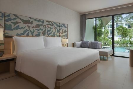 Suiten mit privatem Pool zählen zu den Highlights des jüngst eröffneten Le Méridien Phuket Mai Khao Beach Resort im Südwesten Thailands