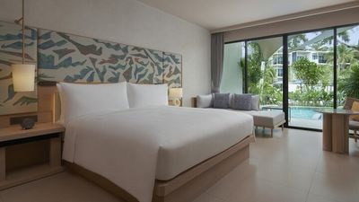 Suiten mit privatem Pool zählen zu den Highlights des jüngst eröffneten Le Méridien Phuket Mai Khao Beach Resort im Südwesten Thailands
