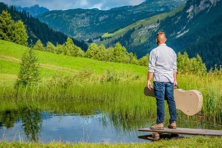 Beim Lechtaler Bergherbst 2024 sorgen österreichische Volksmusiker für gute Stimmung auf den Almen im Tiroler Lechtal