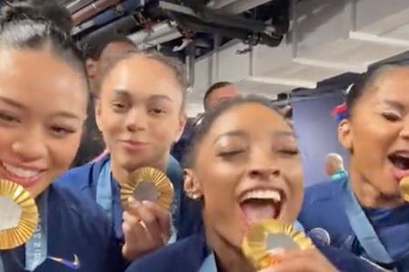 Lassen es krachen: Simone Biles und ihre US-Mädels nach dem Gold von Paris
