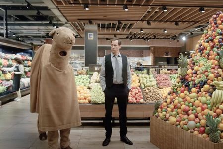 Ungewöhnliche Ideen zum Fest: Marc Hosemann bringt etwas Chaos zu Edeka