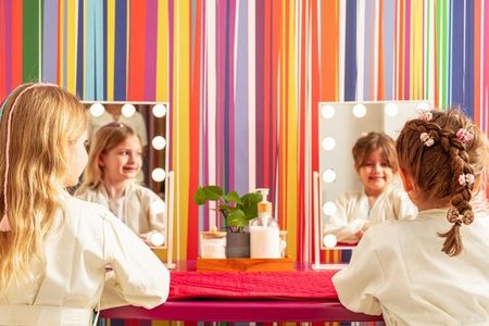 Thailand, Dubai, Vietnam oder Malediven – in allen vier asiatischen Mirage-Häusern der thailändischen Kette Centara Hotels & Resorts können sich die Kleinsten im Candy Spa mit essbaren Behandlungen oder organischen Maniküren verwöhnen lassen