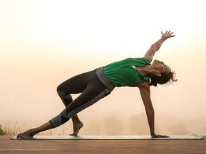 Bei den Pilates-Programmen vom österreichischen Reiseanbieter Indigourlaub stärken Teilnehmer ihre Körpermitte, verbessern die Haltung und finden Balance durch präzise, kontrollierte Bewegungen Bei den Pilates-Programmen vom österreichischen Reiseanbieter Indigourlaub stärken Teilnehmer ihre Körpermitte, verbessern die Haltung und finden Balance durch präzise, kontrollierte Bewegungen