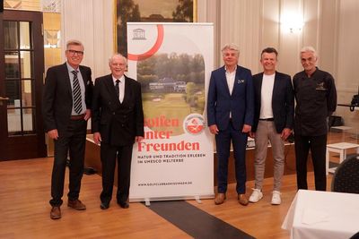 (von links): Horst Drieschner, Präsident des Golfclubs Bad Kissingen, Dr. Wolfgang Rug Organisator des Turniers, Günter Kraus Spielführer des Golfclubs Bad Kissingen, Dittmar Fella, Vizepräsident des Golfclubs Bad Kissingen und Armin Laake, Golftrainer und Marketingverantwortlicher des Golfclubs Bad Kissingen