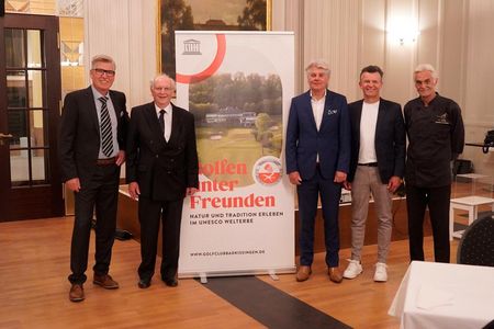 (von links): Horst Drieschner, Präsident des Golfclubs Bad Kissingen, Dr. Wolfgang Rug Organisator des Turniers, Günter Kraus Spielführer des Golfclubs Bad Kissingen, Dittmar Fella, Vizepräsident des Golfclubs Bad Kissingen und Armin Laake, Golftrainer und Marketingverantwortlicher des Golfclubs Bad Kissingen