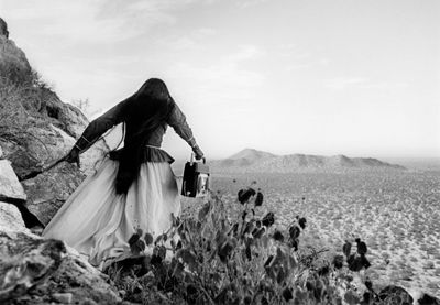 Mujer ángel: Sonora-Wüste, Mexiko, 1979. Foto: © Graciela Iturbide