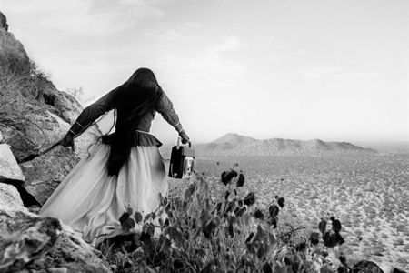Mujer ángel: Sonora-Wüste, Mexiko, 1979. Foto: © Graciela Iturbide