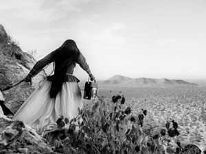 Mujer ángel: Sonora-Wüste, Mexiko, 1979. Foto: © Graciela Iturbide Mujer ángel: Sonora-Wüste, Mexiko, 1979. Foto: © Graciela Iturbide