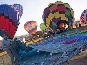 Angefangen mit 20 Heißluftballons im Jahre 1982 hat sich das Great Reno Balloon Race zu einer weltbekannten Veranstaltung mit fast 100 Ballons entwickelt Angefangen mit 20 Heißluftballons im Jahre 1982 hat sich das Great Reno Balloon Race zu einer weltbekannten Veranstaltung mit fast 100 Ballons entwickelt