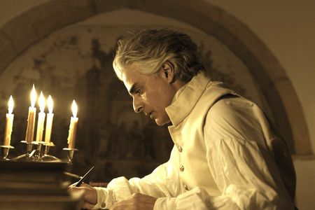 Ioannis Kapodistrias (Antonis Myriagos) schreibt einen Brief an seine Geliebte Roxandra