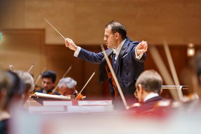 In zwei Jubiläumskonzerten wird Generalmusikdirektor Andrea Sanguineti am Pult der Essener Philharmoniker stehen