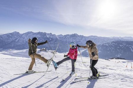 Am Zettersfeld, Hausberg von Osttirols Hauptstadt Lienz, stehen Wintersportlern knapp 21 Pistenkilometer und sechs Lifte zur Verfügung