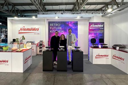 Neumärker Messestand mit Messeteam