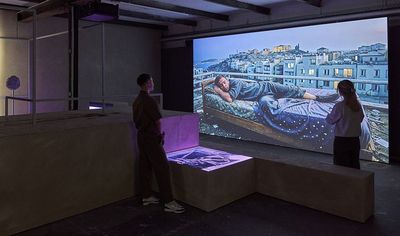 Ausstellungansicht des Werks von Grégory Chatonsky: „The Fourth Memory“ (2025)