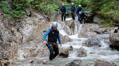 Beim Canyoning im Tiroler Lechtal gehen die Teilnehmer der Fun & Action Tage „Lechtal 4 Elements“ dem Element Wasser auf die Spur
