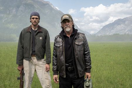Hig (Jacob Elordi) und Bangley (Josh Brolin, re.). Photo by Fabio Lovino
