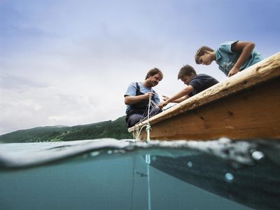 Mein 1. Fang: Am Millstätter See lernen Urlauberkinder Netzfischen