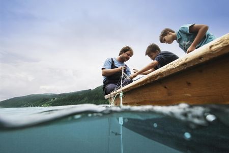 Mein 1. Fang: Am Millstätter See lernen Urlauberkinder Netzfischen