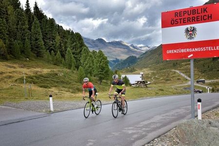 Auf der grenzüberschreitenden Rennradtour Staller-Sattel-Runde ab Sillian in Osttirol geht es bis auf 2.052 Meter